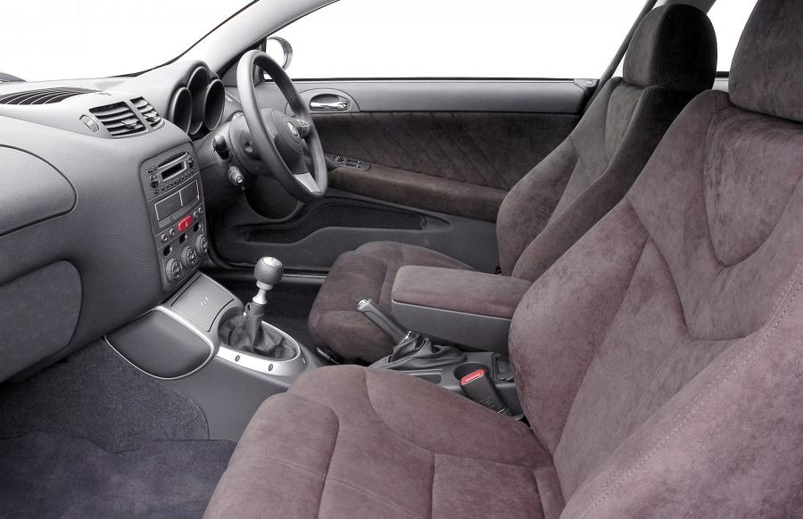 Интерьер Alfa Romeo GT (937C) 2004 года  (UK) (фото 13 из 14)